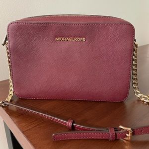 Michael Kors Jet Set Travel Large Chain Strap Crossbody Bag in burgundy